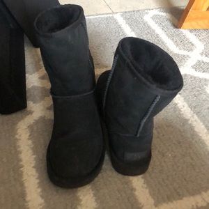 Black short uggs